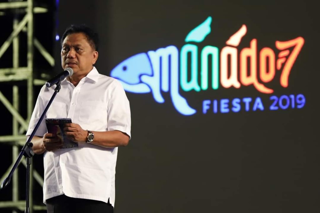 Gubernur Sulut Olly Dondokambey saat sambutan pada Opening Ceremony Manado Fiesta 2019, di kawasan Megamas, Sabtu 27 Juli 2019 malam.(Foto: dok/gub)