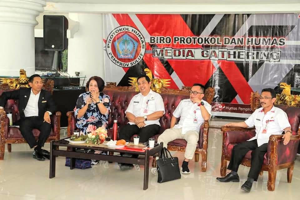 Ketua Asita Sulut Merry Karouwan saat menjawab pertanyaan wartawan.(Foto: hbm)