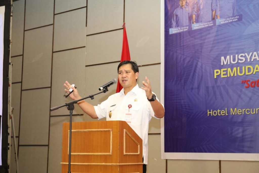 Wagub Sulut Drs Steven Kandouw membuka Musda KNPI Sulut yang dilaksanakan di Hotel Mercure, Minahasa.(Foto: hbm)